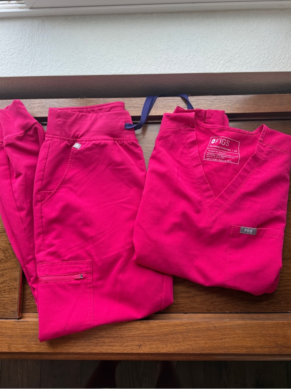 FIGS Women's Ultra Rose Scrub Set XS Catalina and XSP Zamora